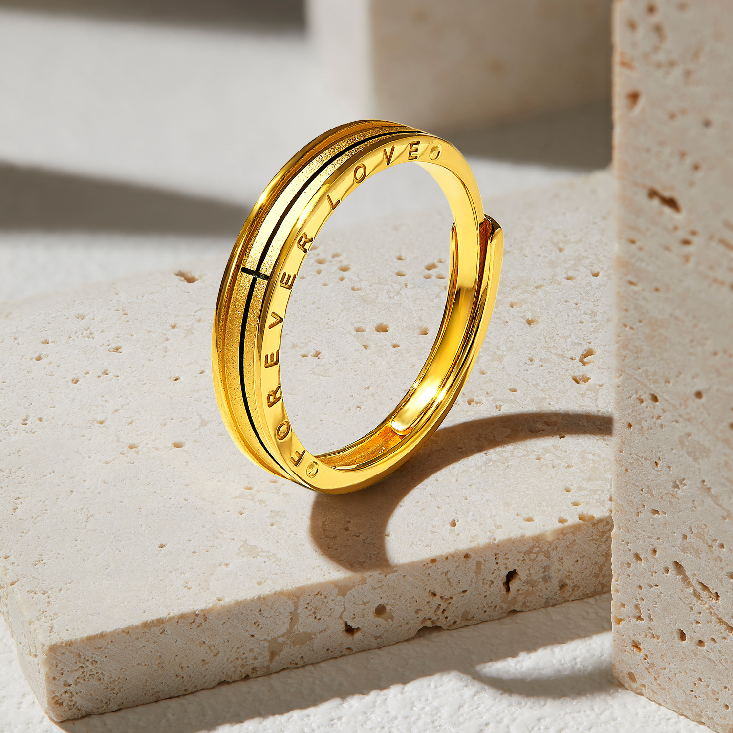 六福珠宝光影金唯爱永恒黄金戒指男女款实心电黑情侣对戒029490MA【视频看货】