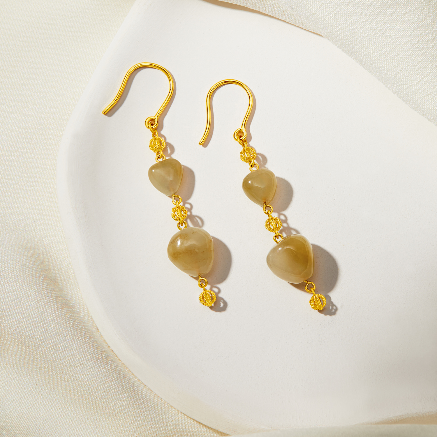 六福珠宝多宝黄金耳环女桃心形和田玉耳饰爱心足金耳坠FQA0011DS