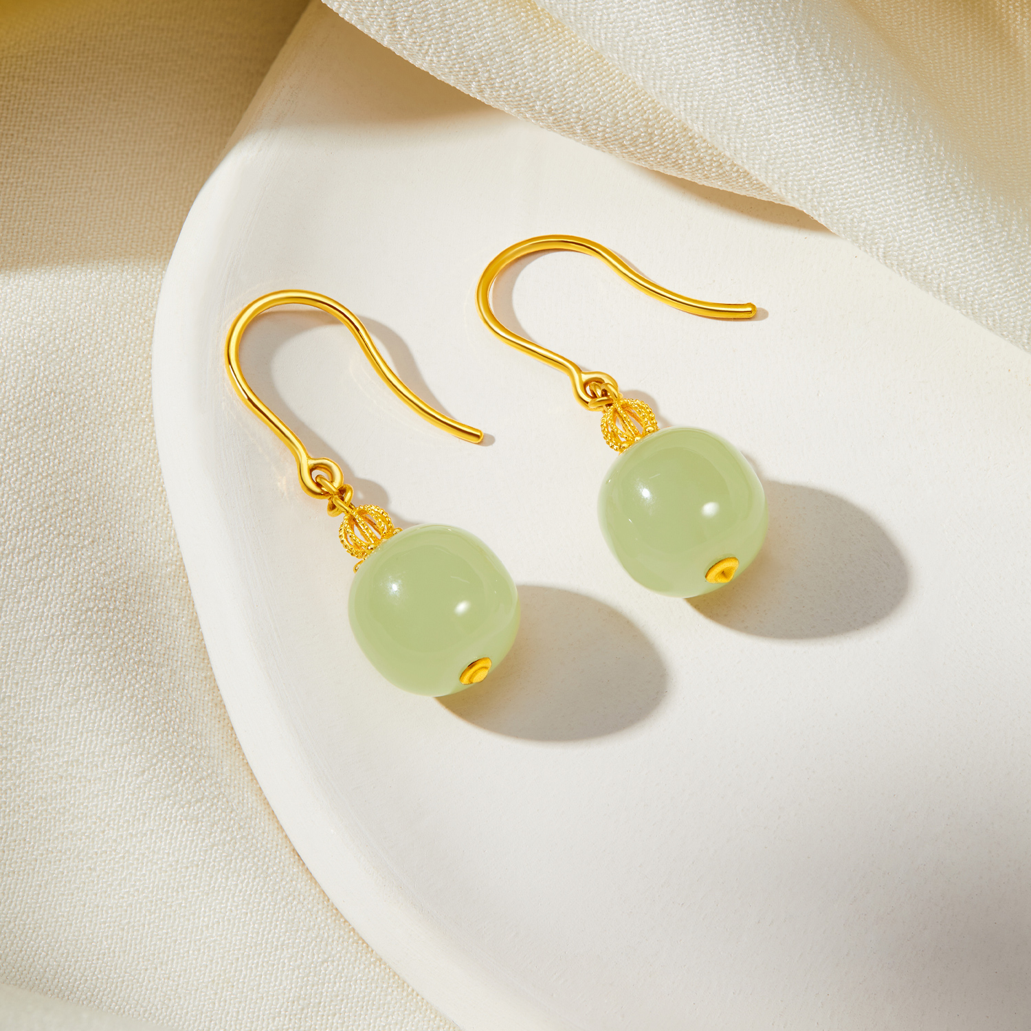 六福珠宝小灯笼老型珠黄金耳环耳钉女款和田玉足金耳饰FQA0006DS