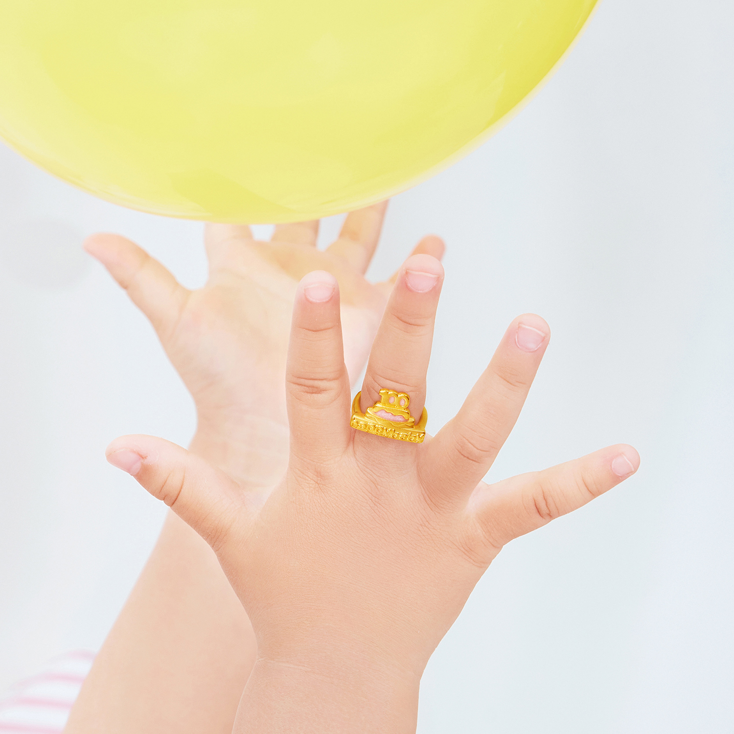 六福珠宝童趣宝宝黄金戒指儿童鎏彩马生肖满月周岁礼物L11A0009DS