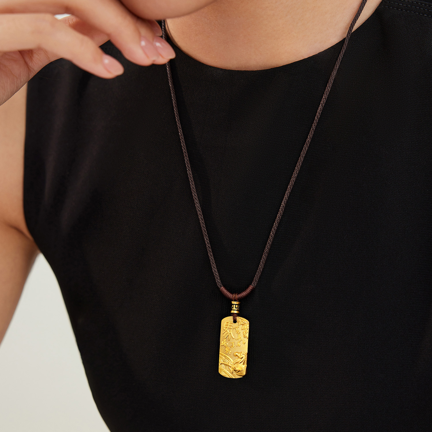 六福珠宝福满传家万马奔腾黄金项链吊坠男女生肖马计价ERG0013DS【1V1直播看货】