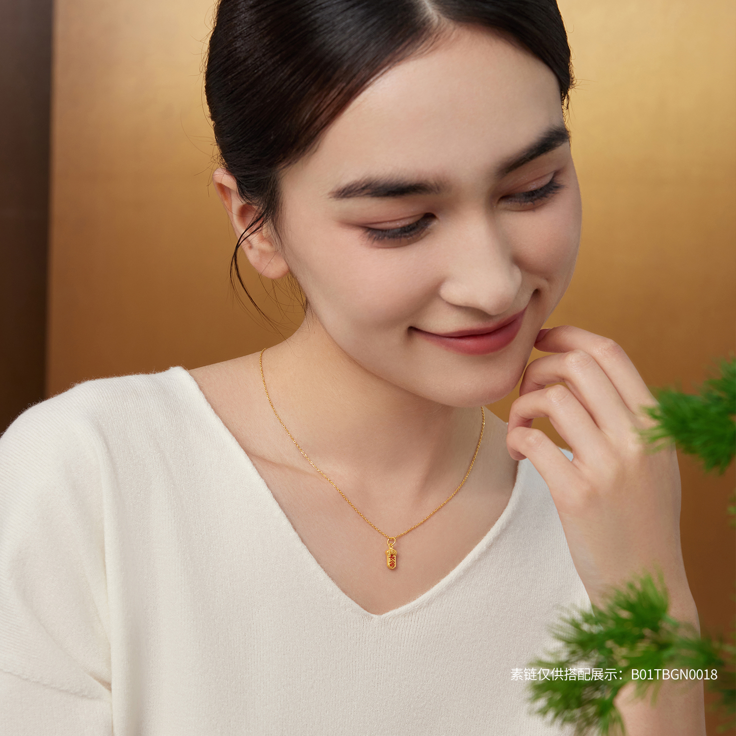 六福珠宝富贵安康黄金吊坠5D硬金女鎏彩足金宝剑小配件A01A0018DS