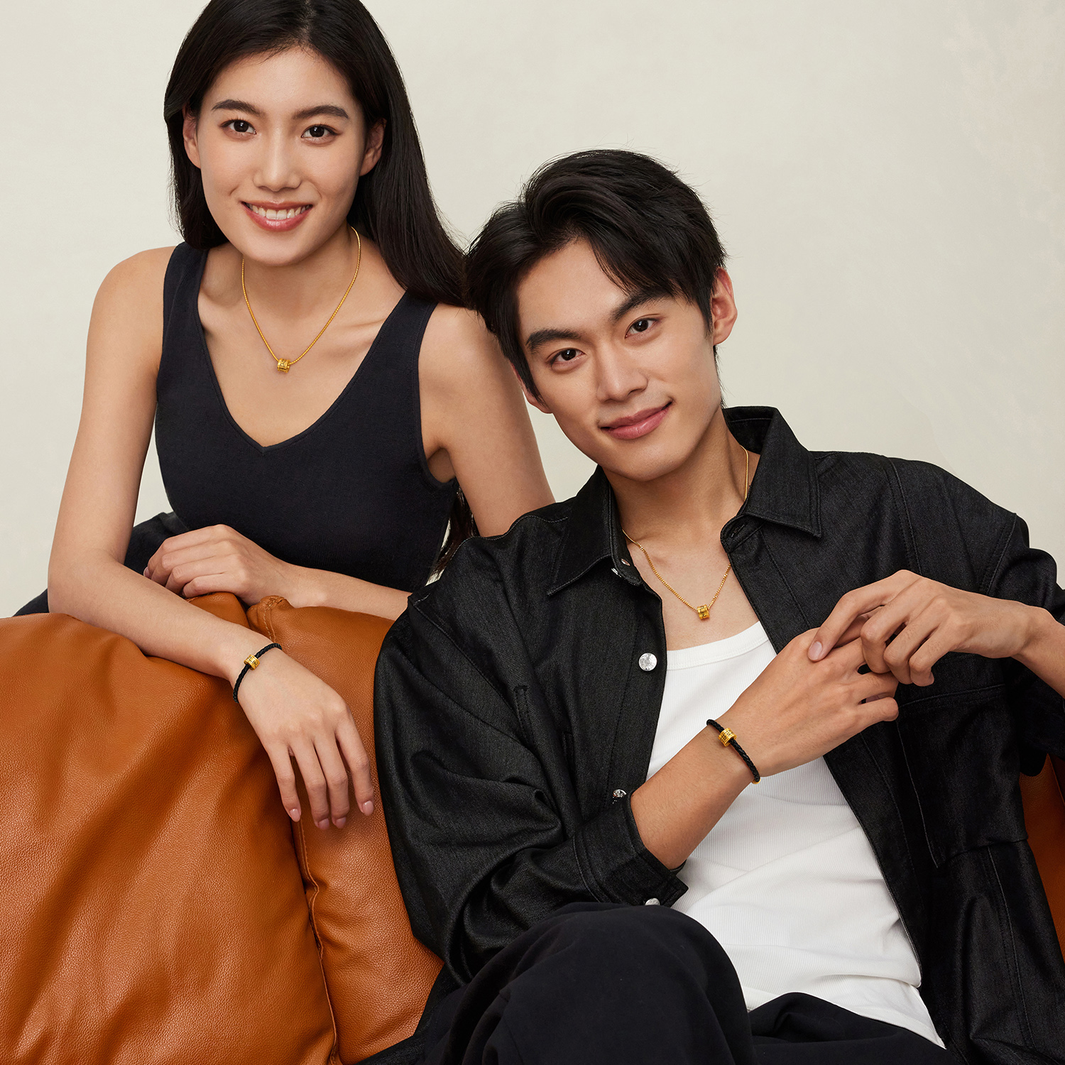 六福珠宝马年生肖马黄金足金电黑工艺转运珠男女情侣款HEA0007DS