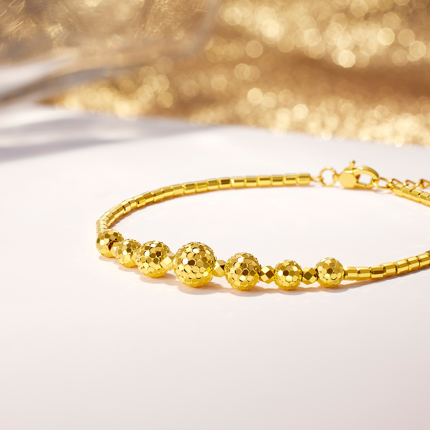 【店庆特惠】六福珠宝光影金蹦迪珠黄金手链女小方珠手串蜂巢纹计价GJG0199DS