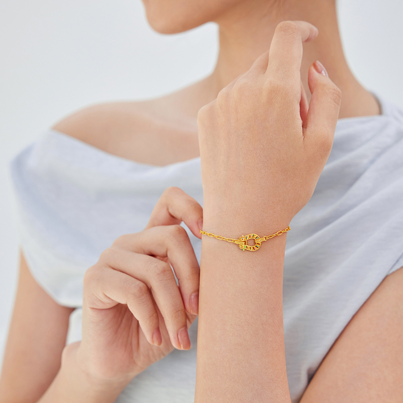 【成毅同款】六福珠宝冰·钻马蹄黄金手链女炫彩马年生肖033179BA