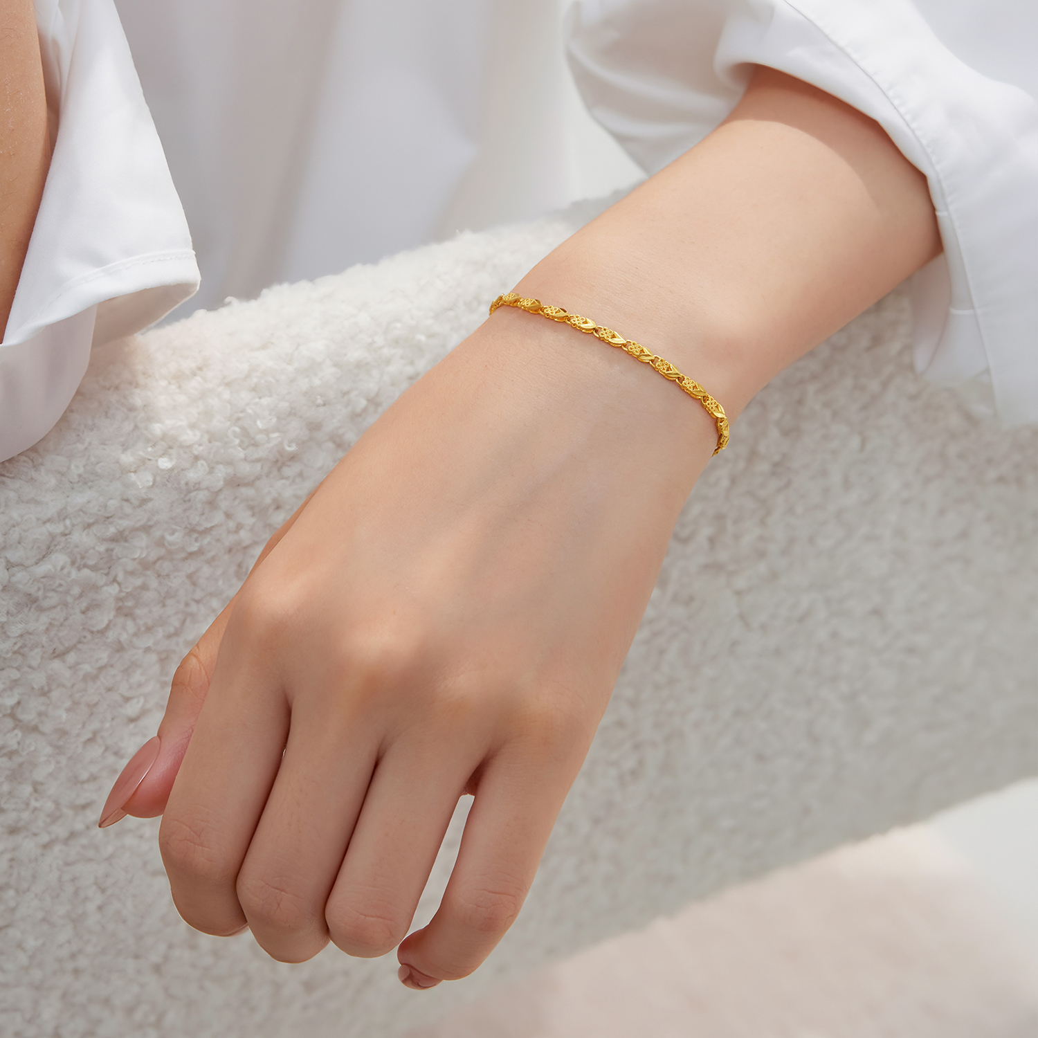 【店庆特惠】六福珠宝平安顺遂黄金手链女款简约平安结足金首饰计价B01G0014DS