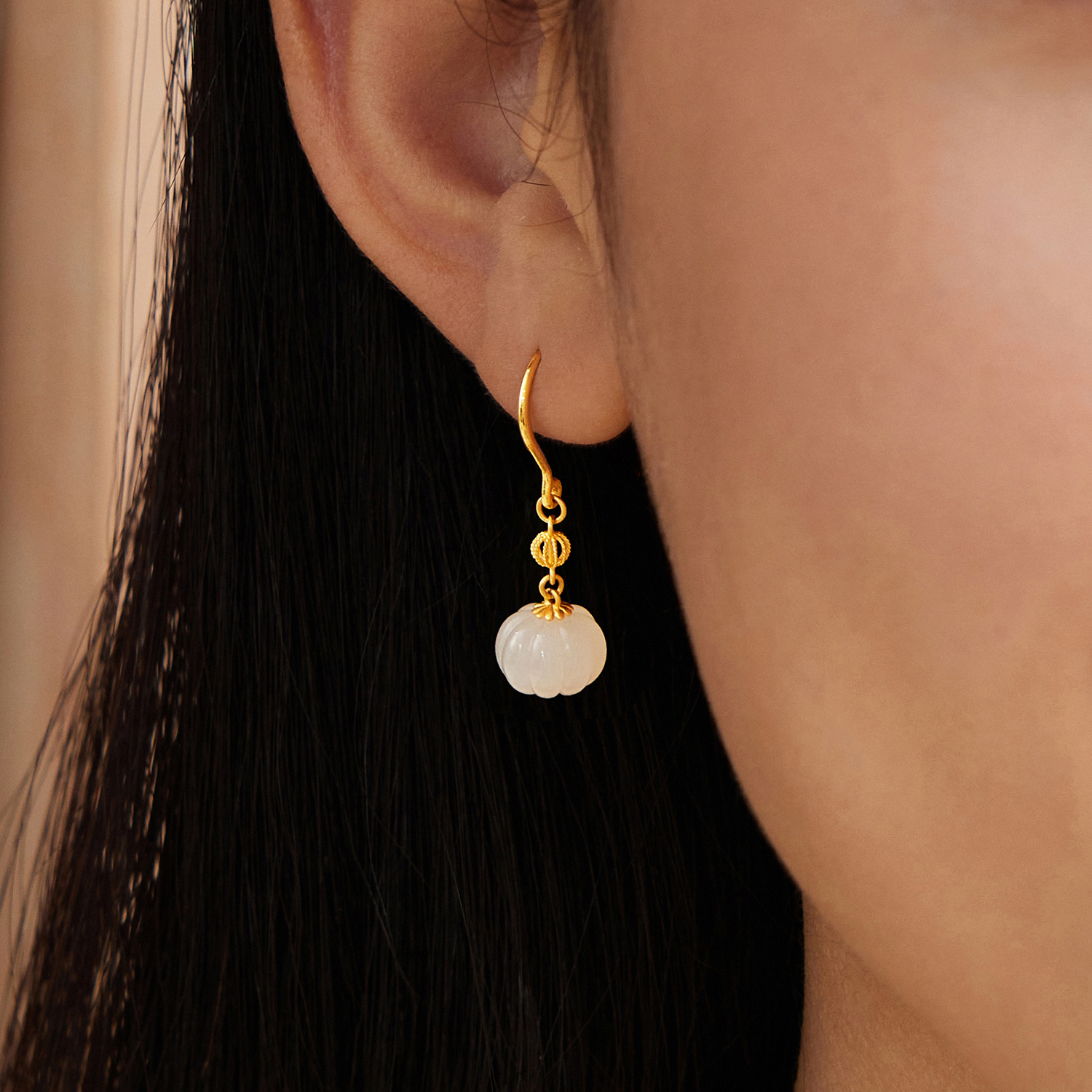 六福珠宝南瓜珠黄金耳环女款日常和田玉耳坠足金耳饰FQA0008DS