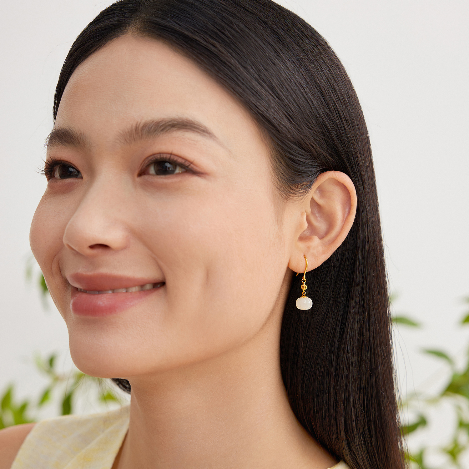 六福珠宝南瓜珠黄金耳环女款日常和田玉耳坠足金耳饰FQA0008DS