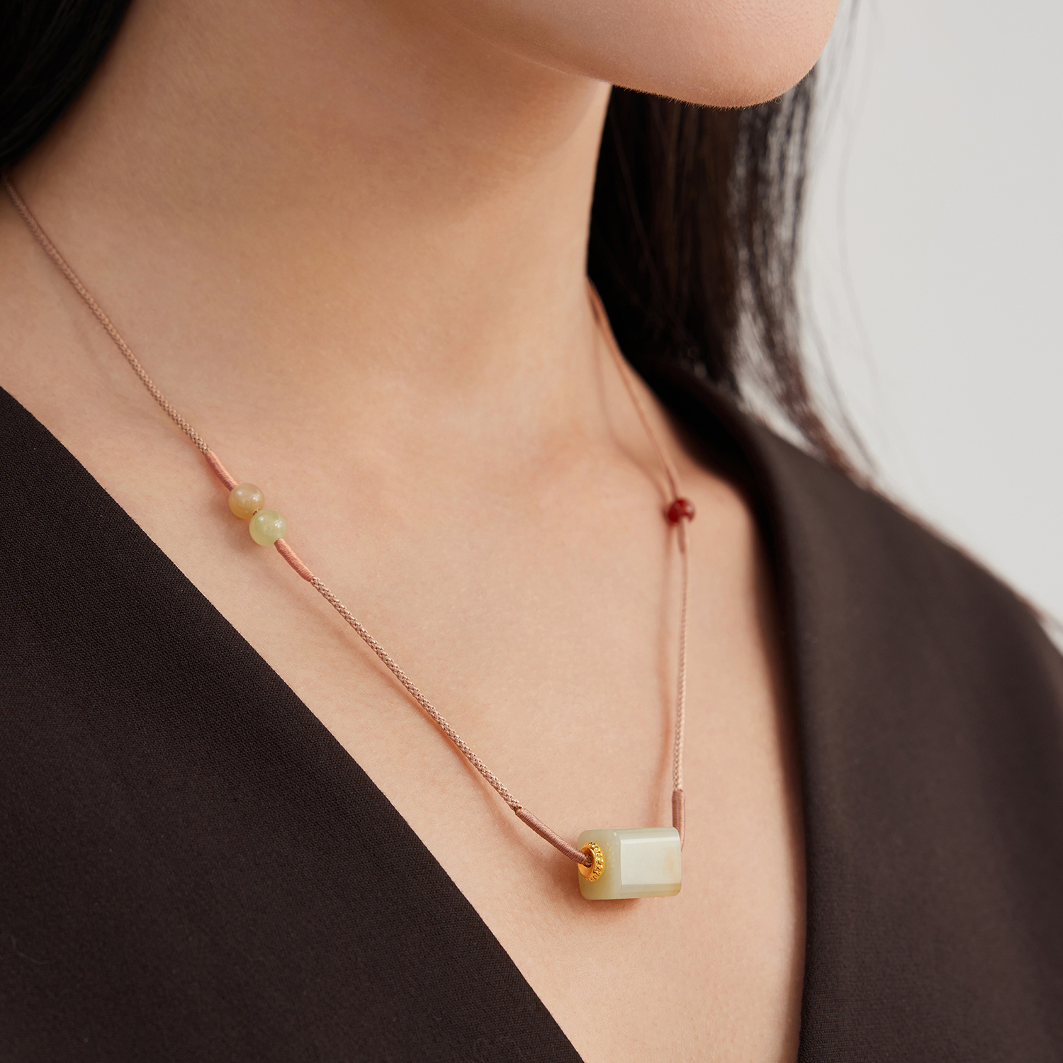 六福珠宝小方糖和田玉项链黄金隔片女玉髓圆珠国风编绳L74A0025DS