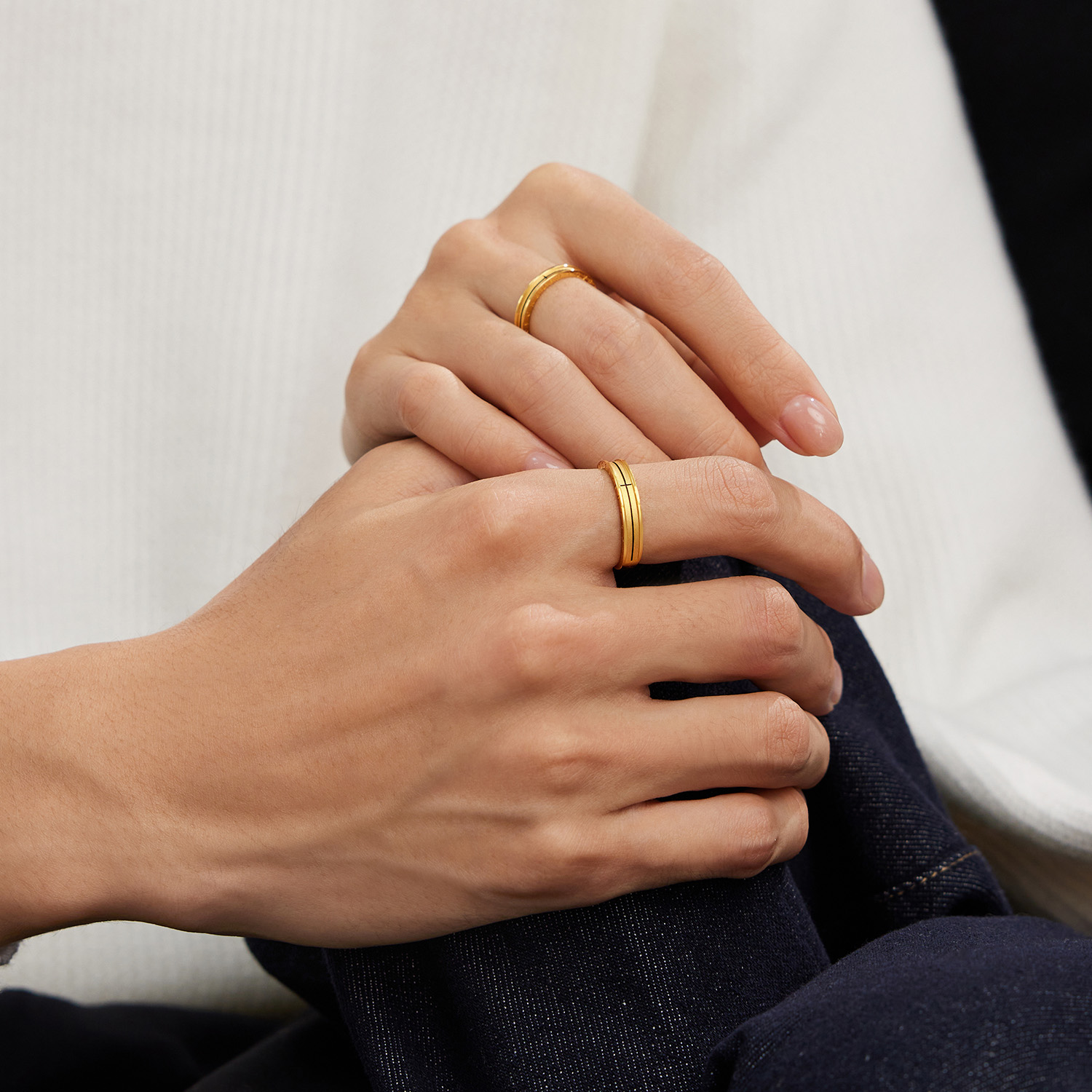 六福珠宝光影金唯爱永恒黄金戒指男女款实心电黑情侣对戒029490MA【视频看货】