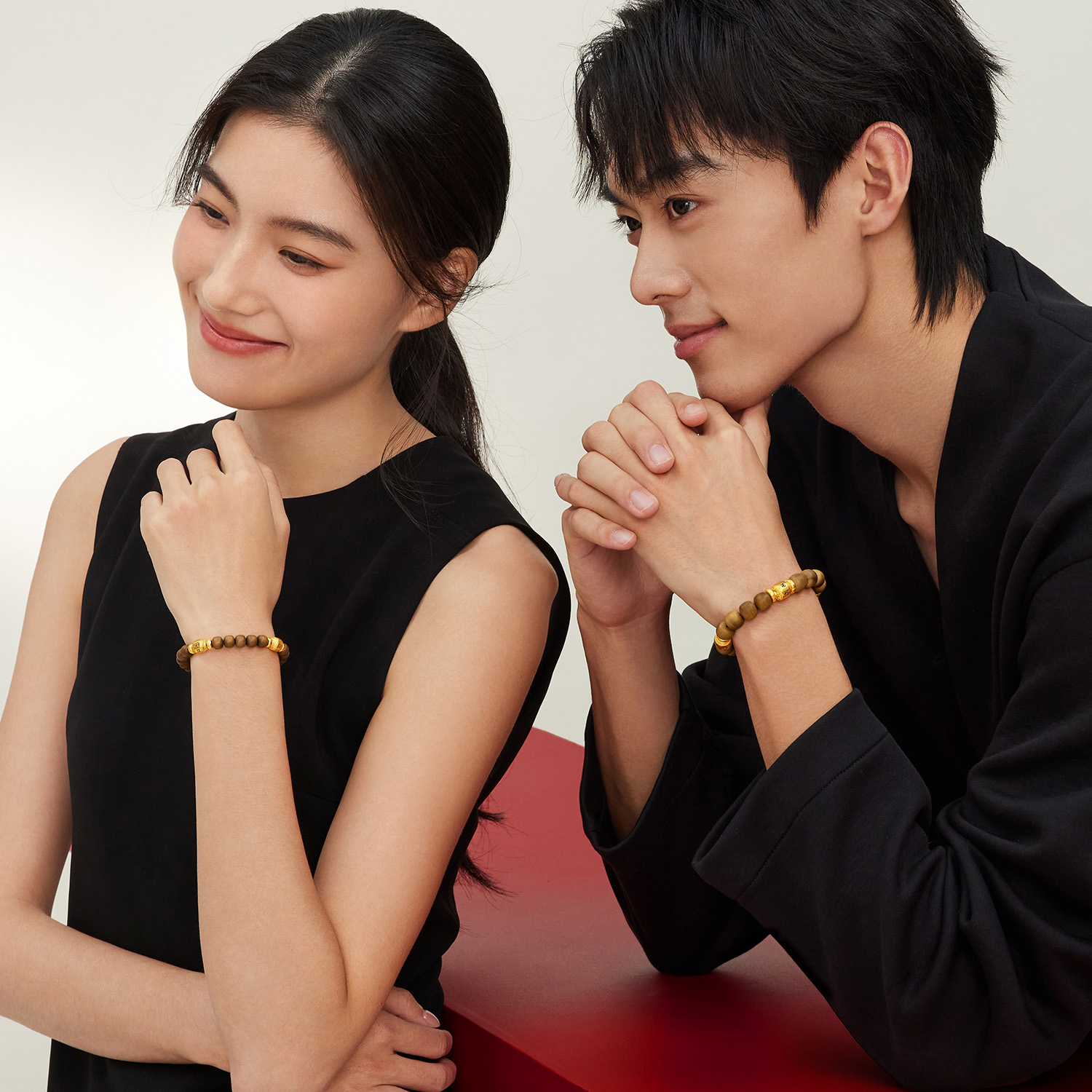 六福珠宝六字真言文玩黄金手链男女款老山檀手串珠计价F63G0105DS