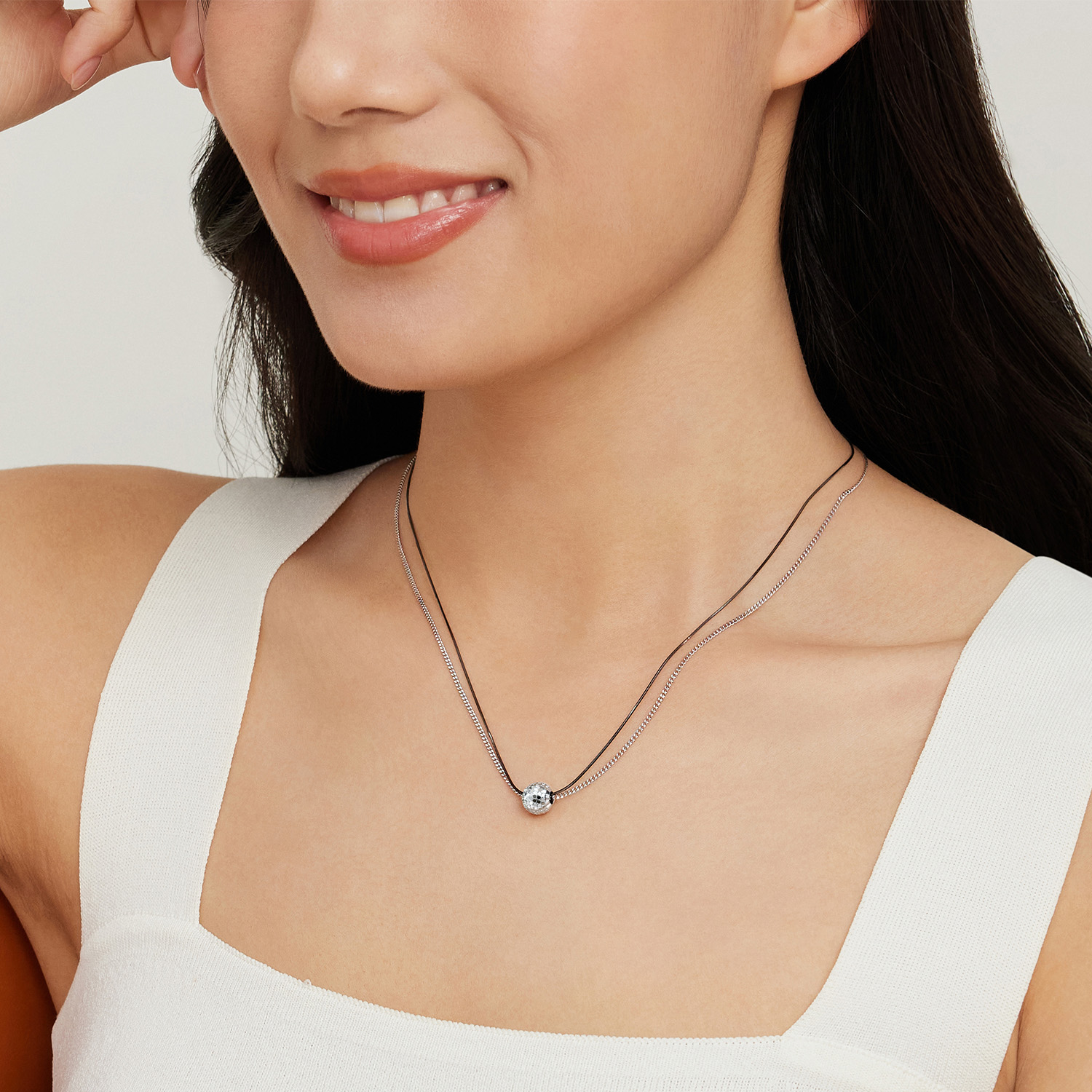 六福珠宝闪耀灯球铂金项链铂950电黑双层白金蛇骨链计价GJP0034DS