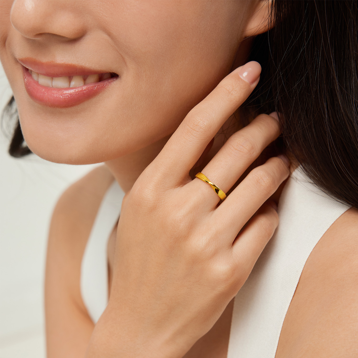 六福珠宝爱无限黄金戒指实心素金纽结情侣对戒男女计价L04G0003DS