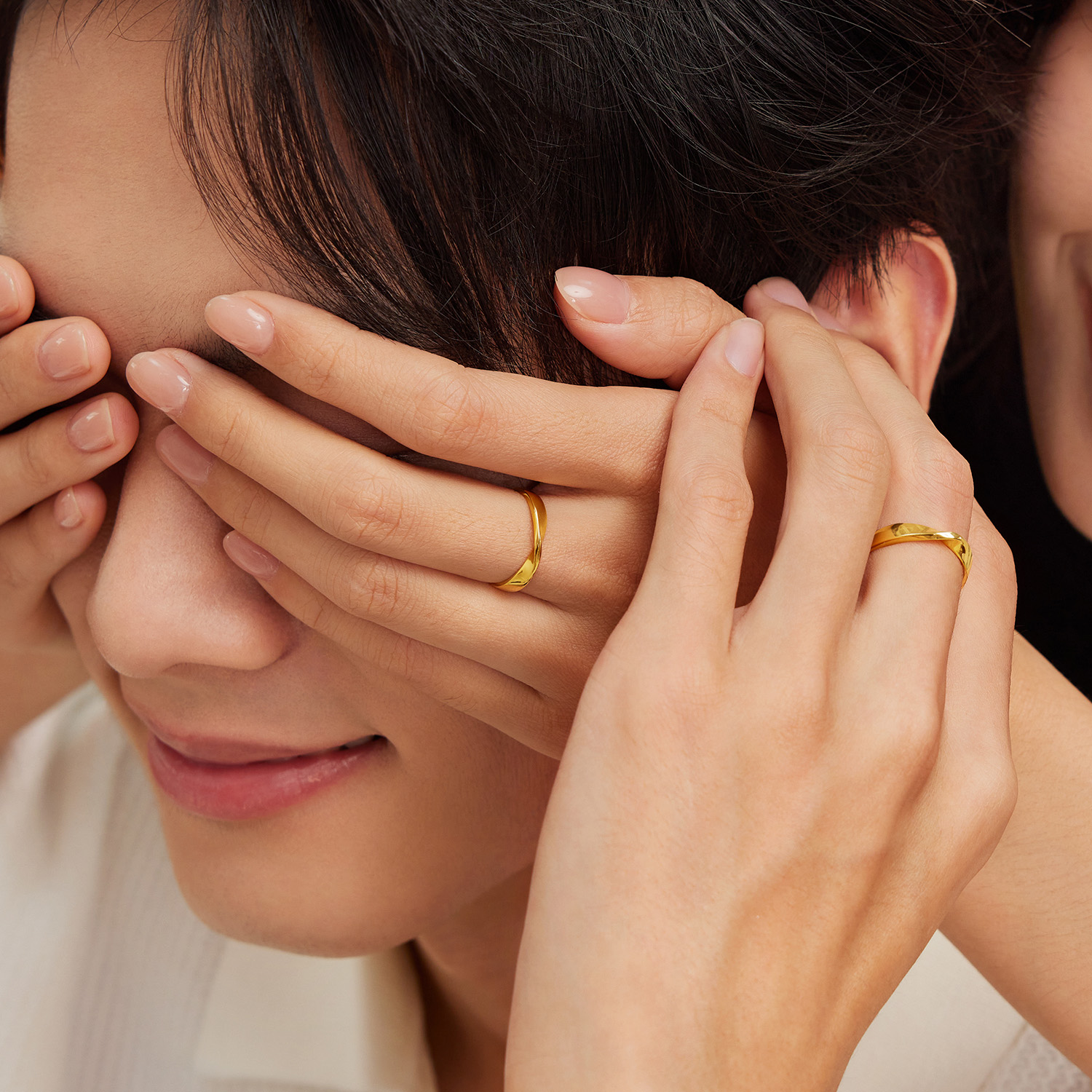 六福珠宝爱无限黄金戒指实心素金纽结情侣对戒男女计价L04G0003DS