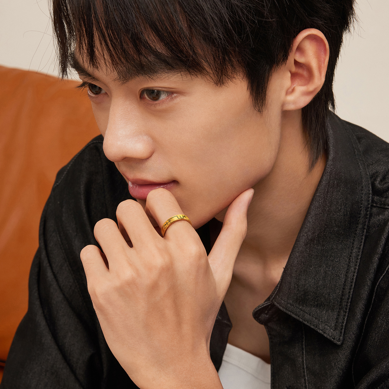 六福珠宝一马当先黄金戒指男女款电黑生肖马年情侣对戒HEA0010DS