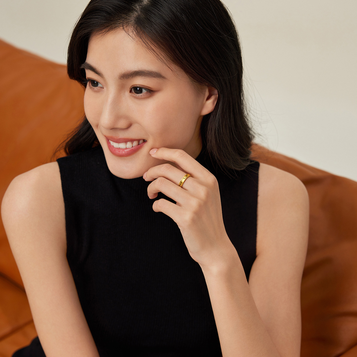 六福珠宝一马当先黄金戒指男女款电黑生肖马年情侣对戒HEA0010DS