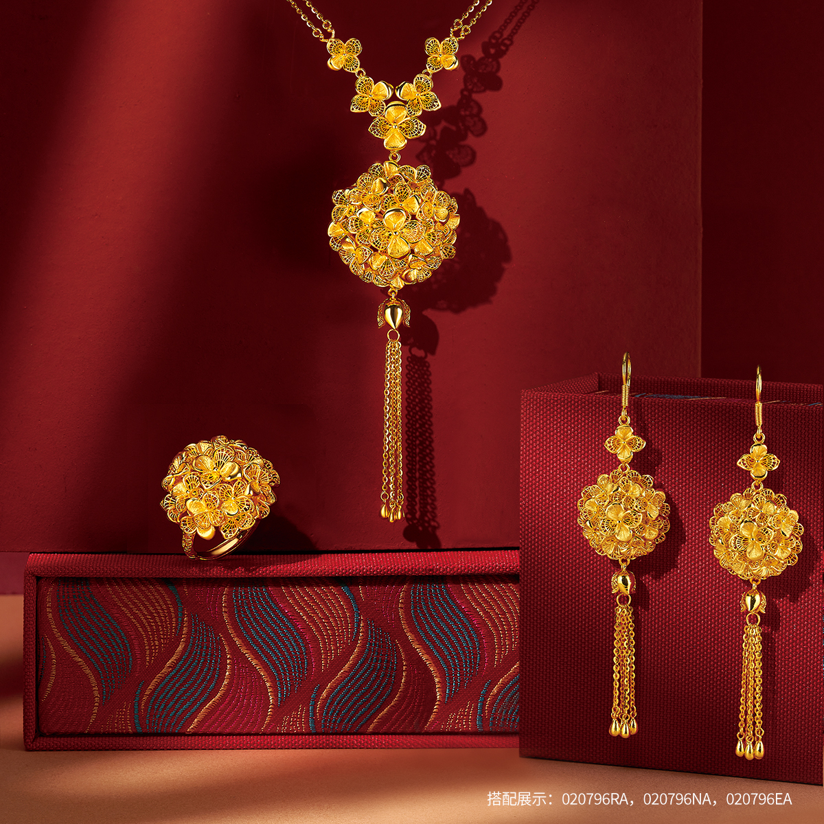 六福珠宝囍爱系列锦绣佳缘黄金戒指女金绣球花婚嫁礼计价020796RA【1V1直播看货】