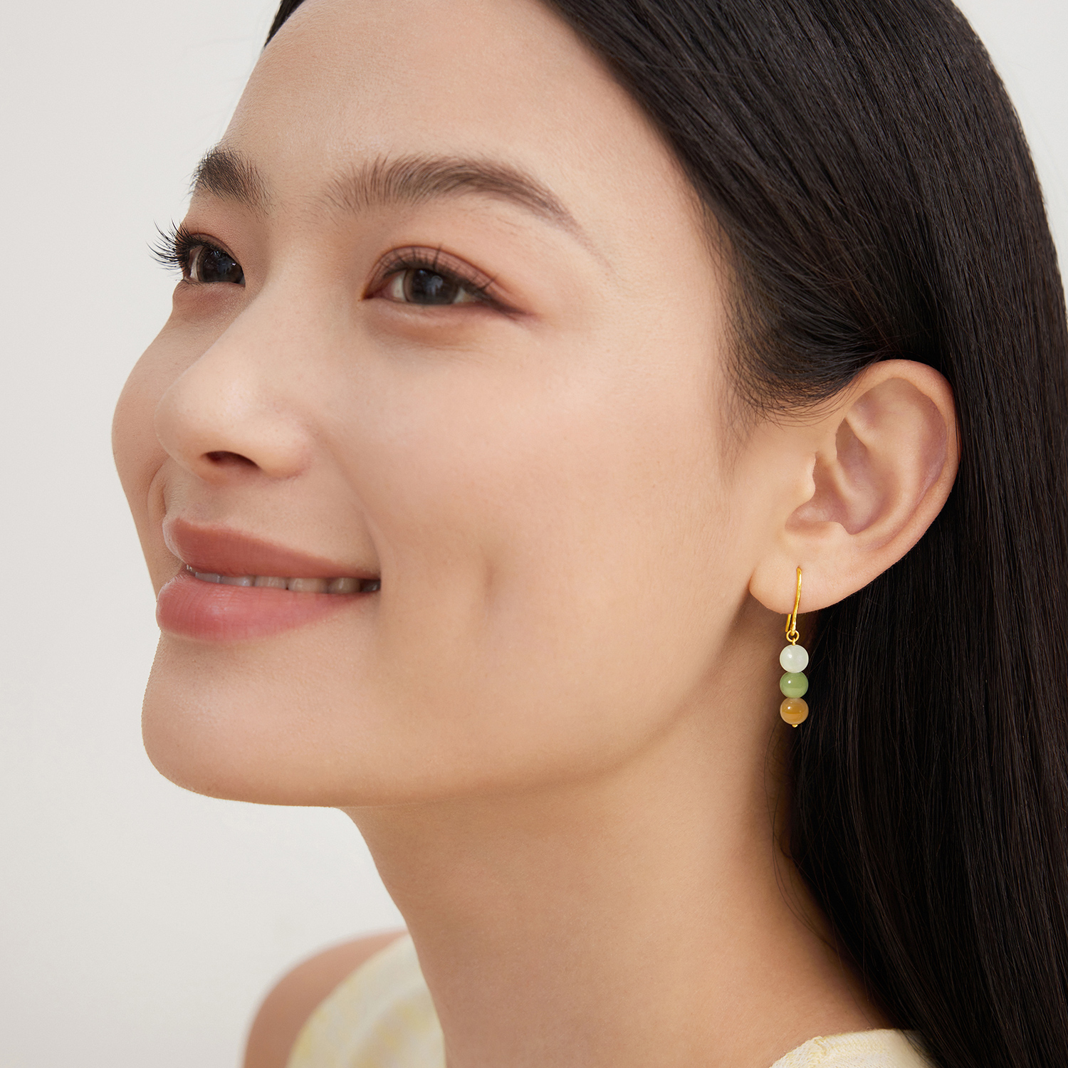 六福珠宝小彩糖黄金耳环女和田玉多彩串珠耳饰足金耳坠FQA0009DS
