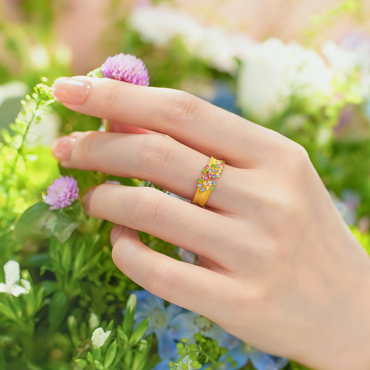 六福珠宝花满蹊光影金黄金戒指宝石实心石榴石彩宝戒指GJA0054DS玩趣赏春