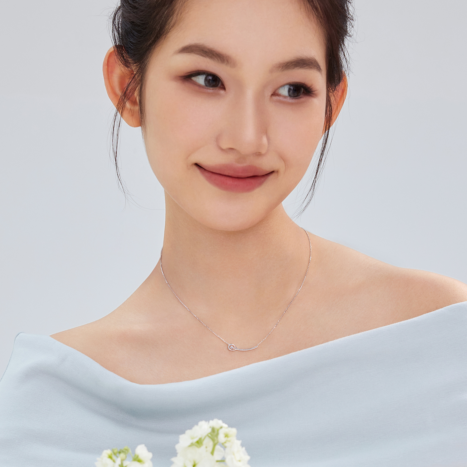 【成毅同款】六福珠宝爱很美系列18K金心动水滴钻石项链女款LB35025A【联系客服补货】