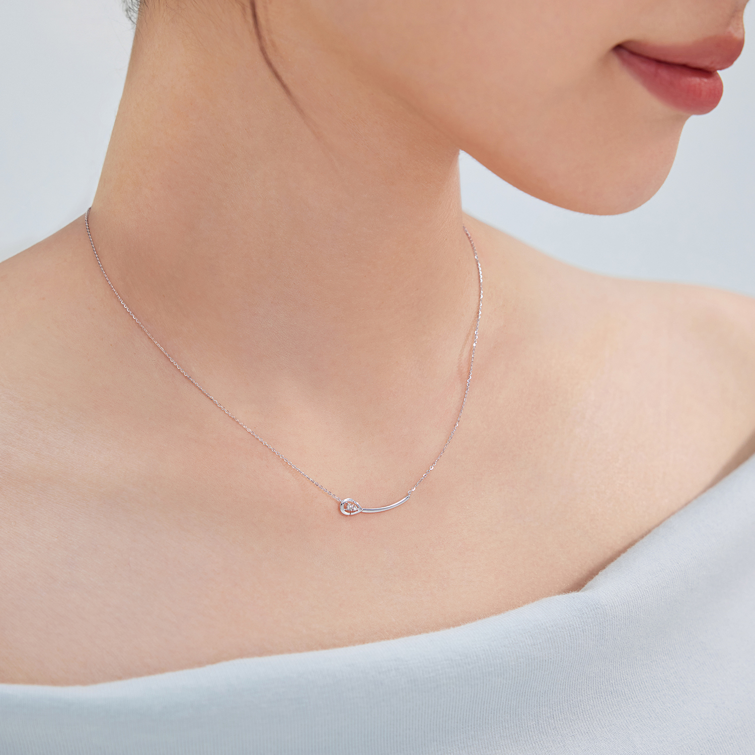 【成毅同款】六福珠宝爱很美系列18K金心动水滴钻石项链女款LB35025A【联系客服补货】