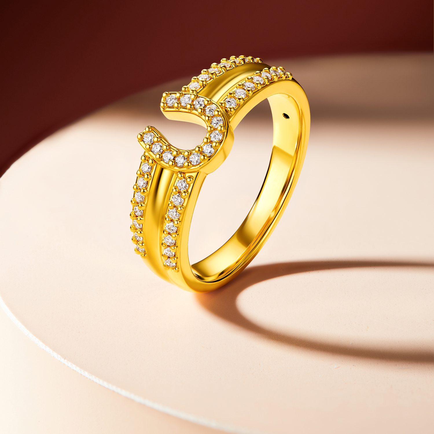 六福珠宝字母U型黄金戒指女款时尚足金双排钻石戒指首饰034620RA