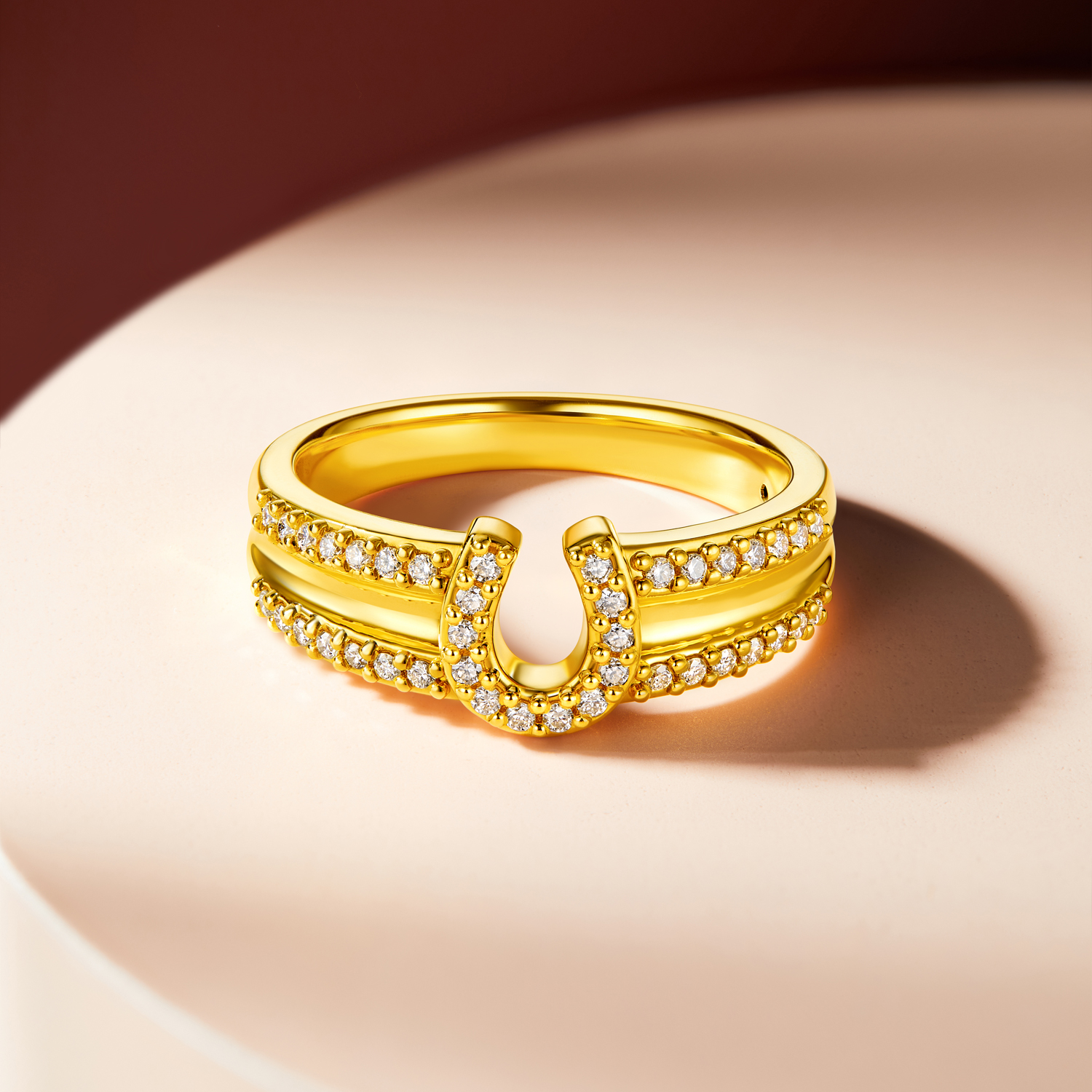 六福珠宝字母U型黄金戒指女款时尚足金双排钻石戒指首饰034620RA