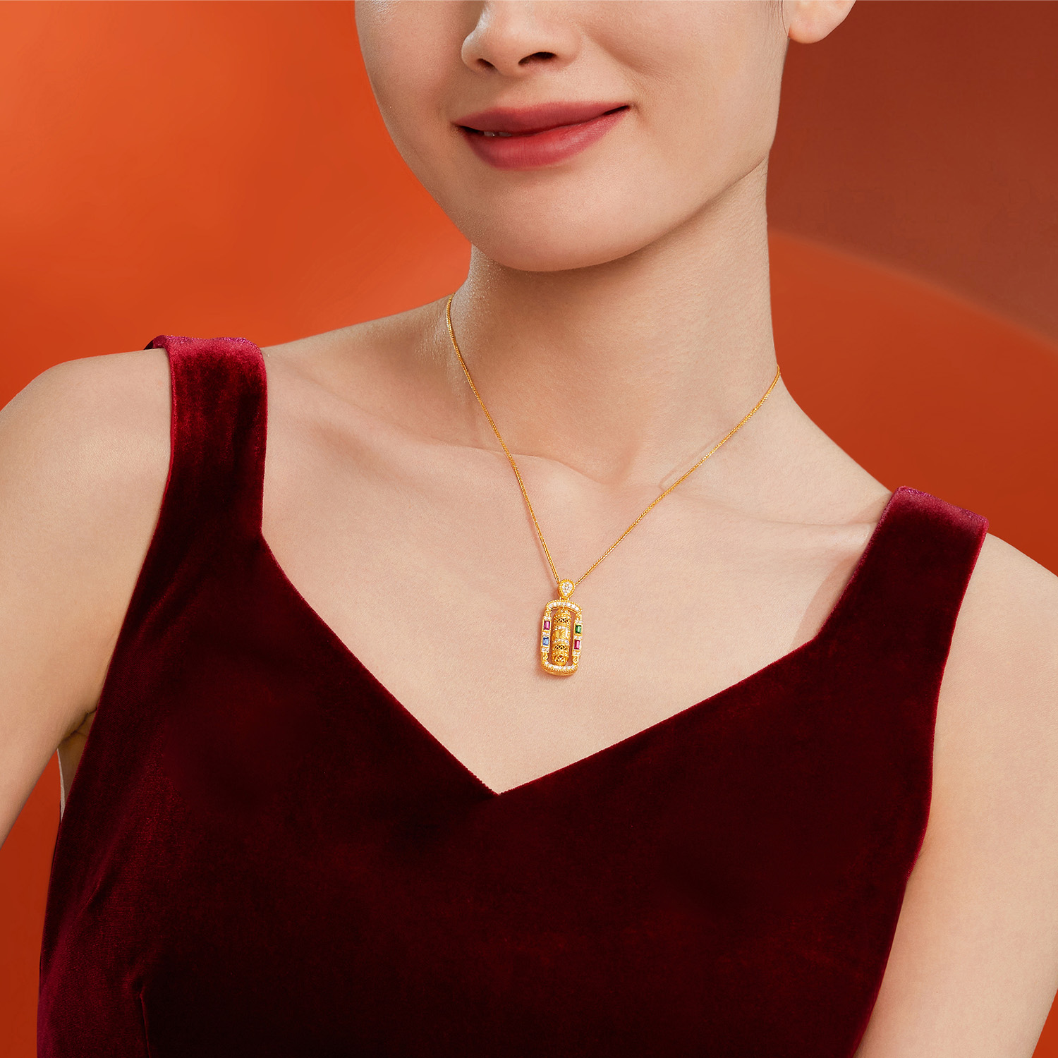 六福珠宝福满传家金圆筒黄金项链钻石六字真言红宝石套链032749UA【联系客服补货】【视频看货】