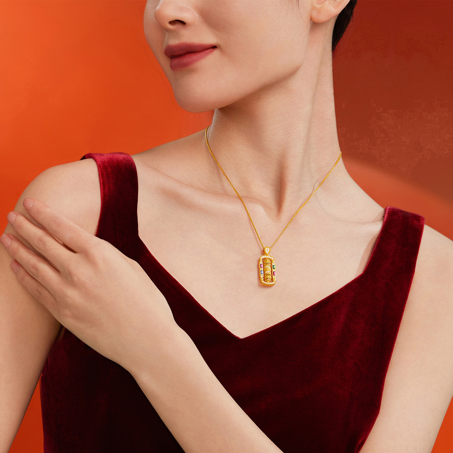 六福珠宝福满传家金圆筒黄金项链钻石六字真言红宝石套链032749UA【联系客服补货】【视频看货】