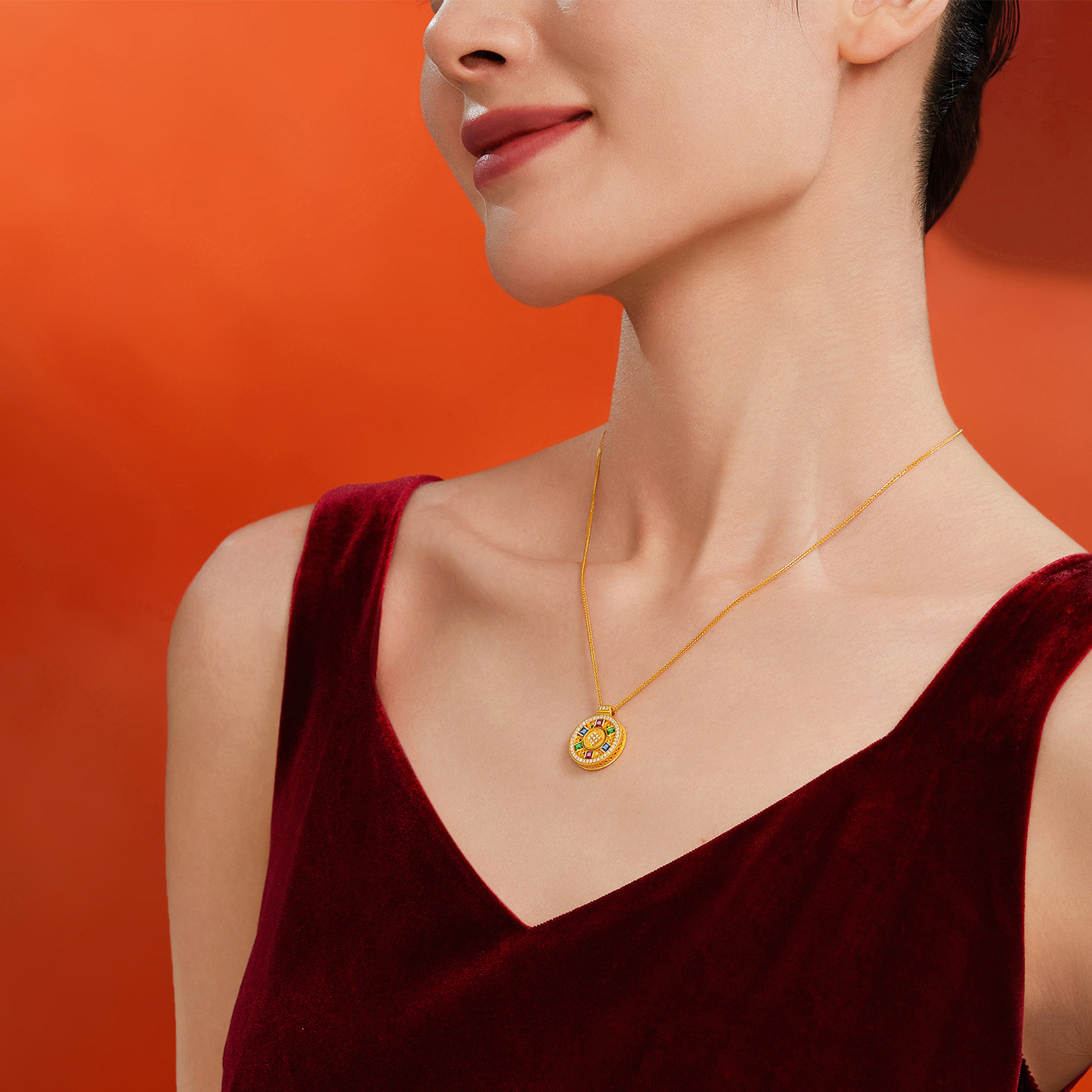 六福珠宝福满传家乾元通宝黄金项链钻石女款红蓝宝石吊坠032794NA【联系客服补货】【视频看货】