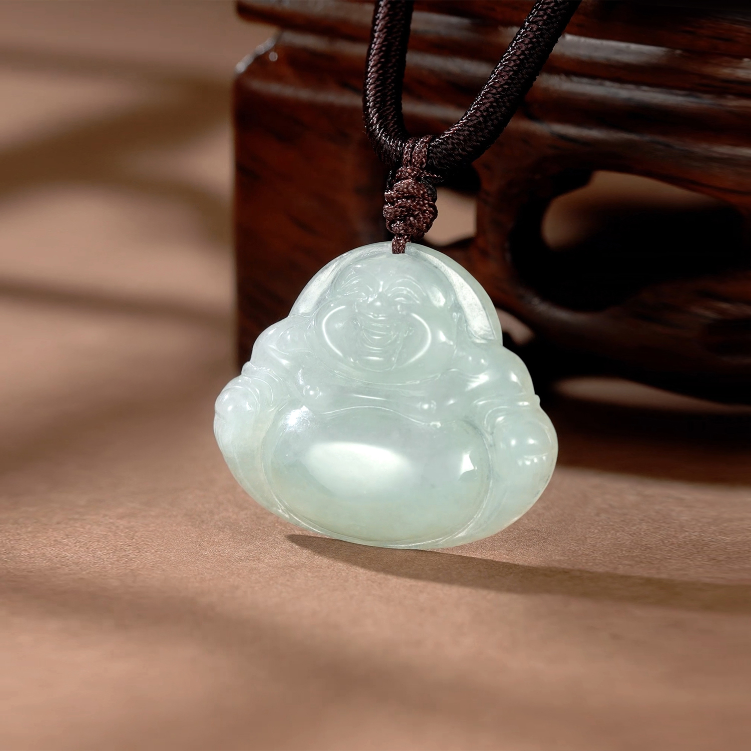 六福珠宝玉佛公造型翡翠吊坠女款翡翠玉石挂绳玉坠定价FGP0001