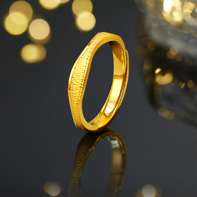 六福珠宝波浪黄金戒指男士活口情侣对戒足金计价G33TBGR0006
