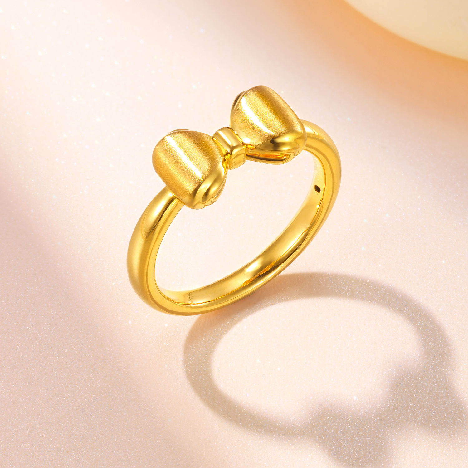 六福珠宝蝴蝶结黄金戒指女款优雅拉丝5D硬金首饰送礼物L25A0001DS