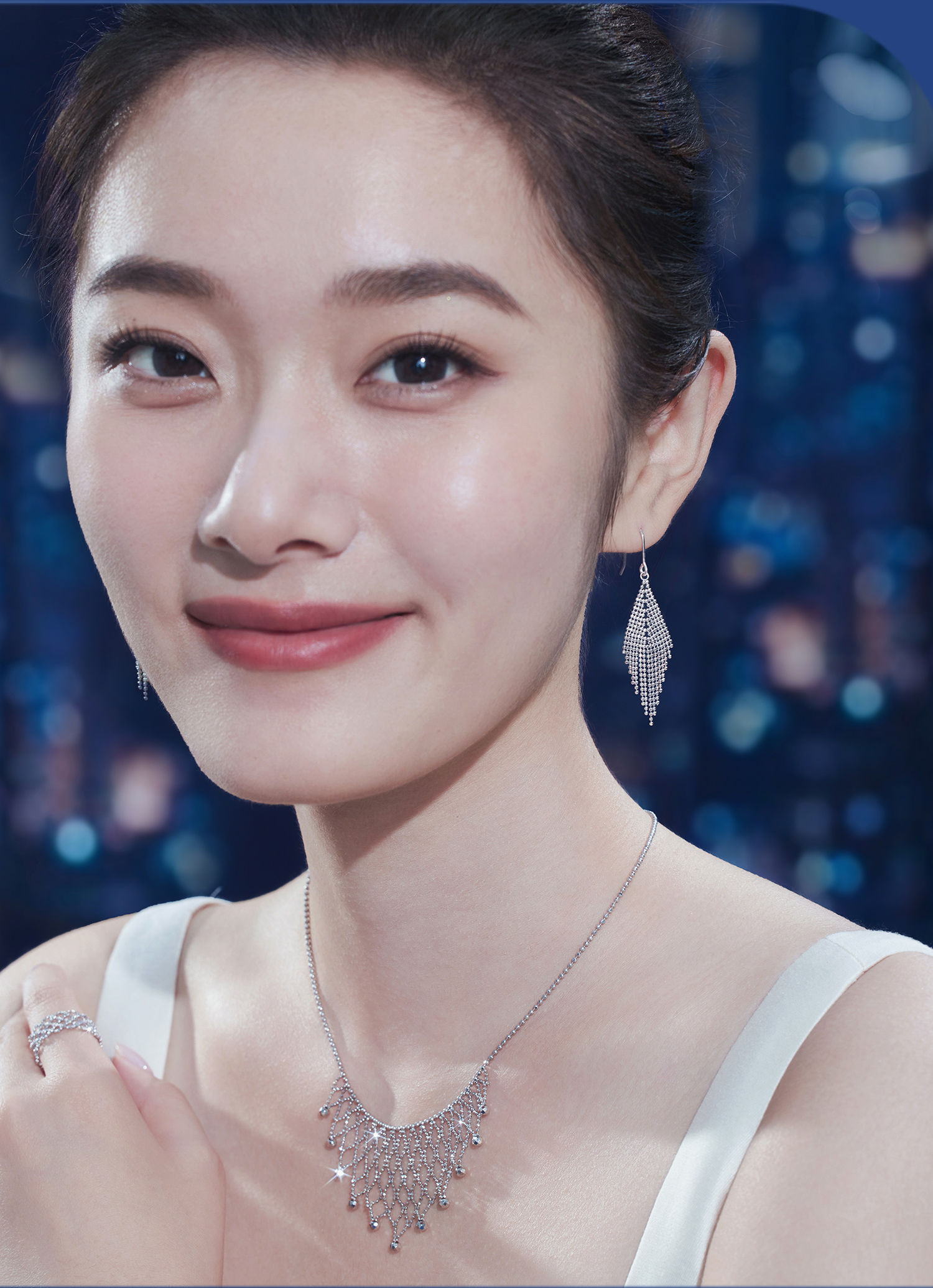 六福珠宝蕾丝菱格铂金耳环铂950女几何流苏白金耳坠计价GJP0013DS