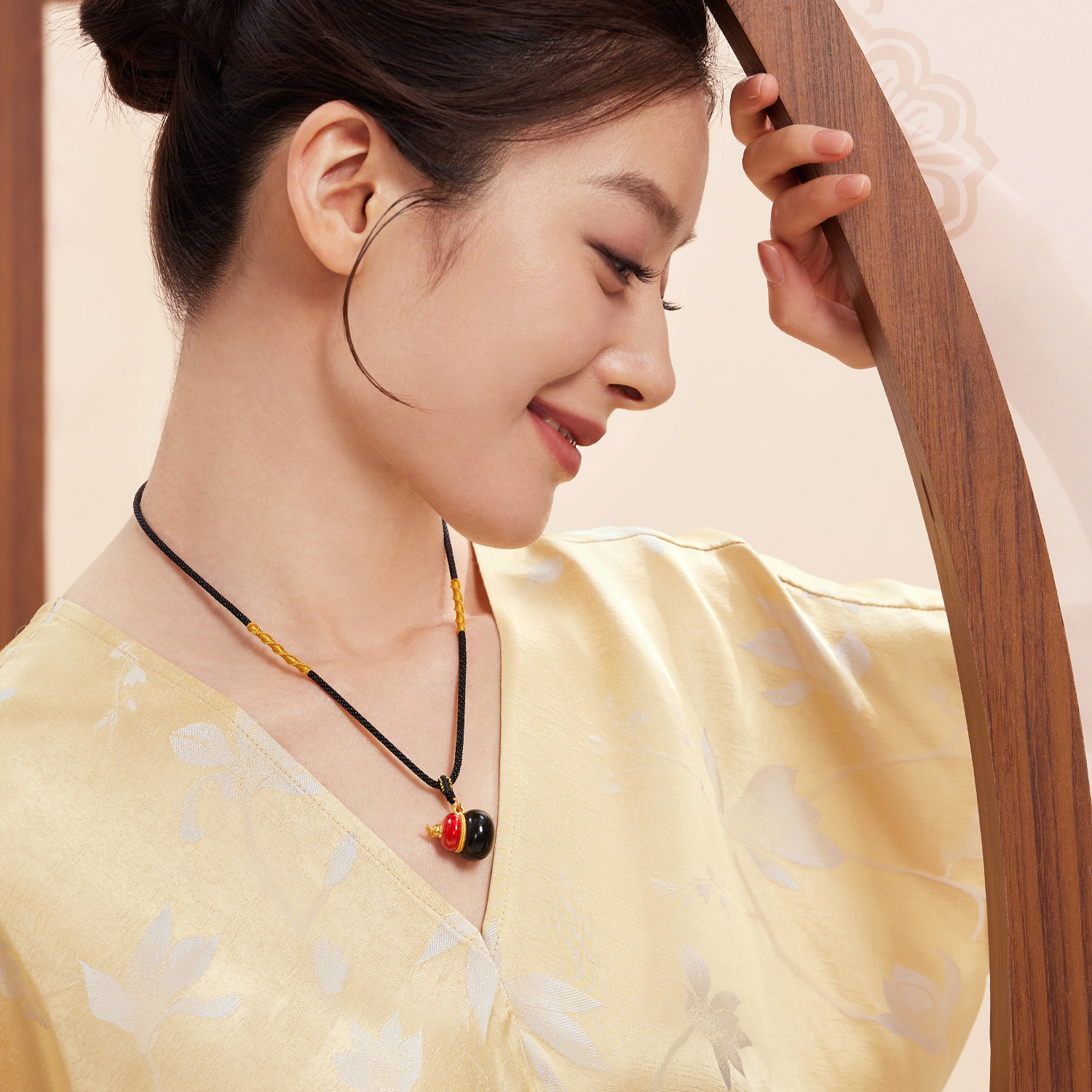 六福珠宝唐宫夜宴联名唐葫芦黄金吊坠女珐琅工艺挂坠计价033602PA