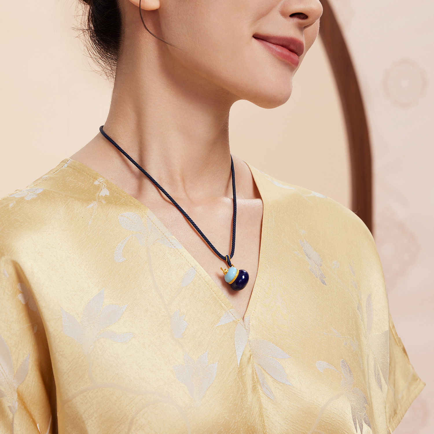 六福珠宝唐宫夜宴联名唐葫芦黄金吊坠女珐琅工艺挂坠计价033602PA