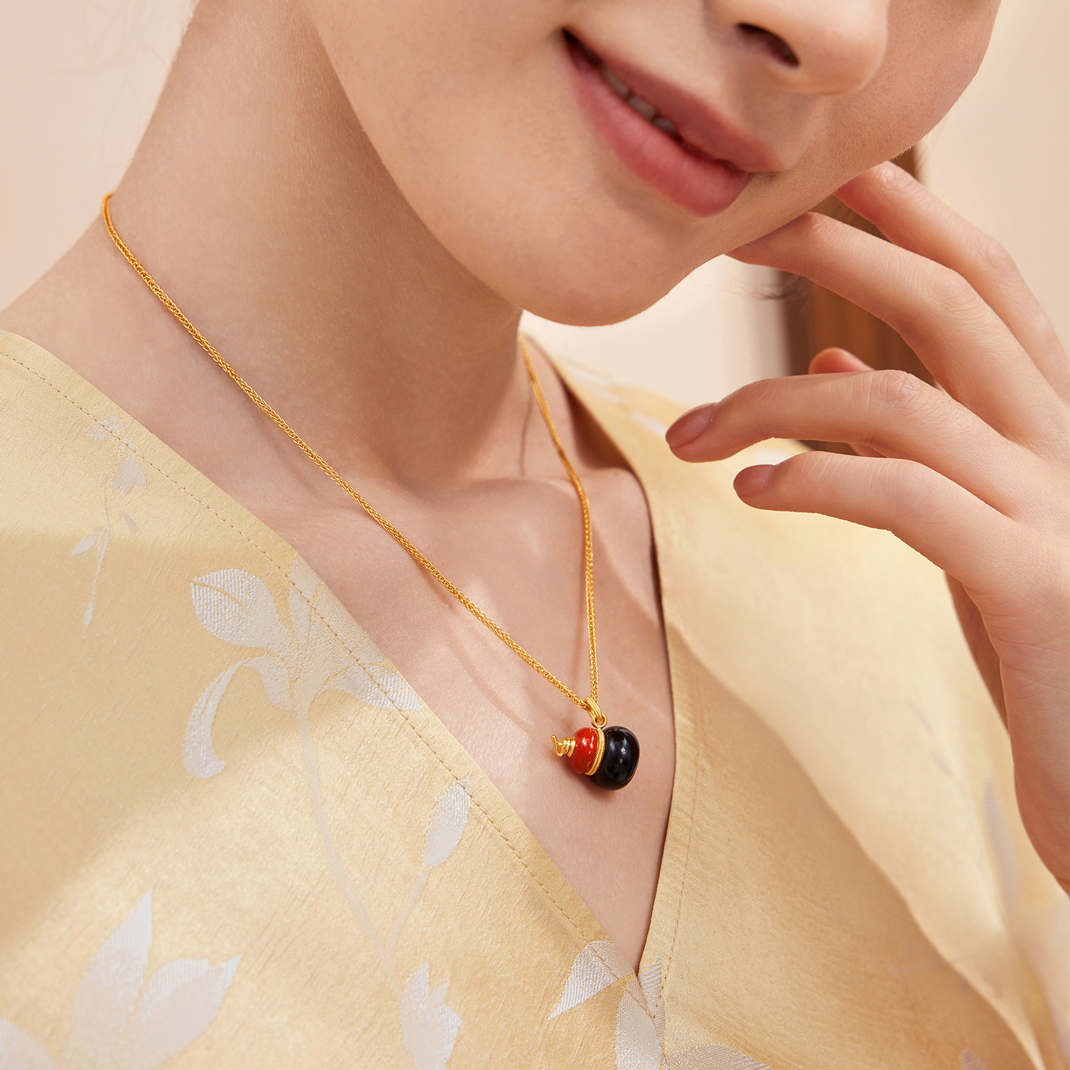 六福珠宝唐宫夜宴联名唐葫芦黄金吊坠女珐琅工艺挂坠计价033602PA