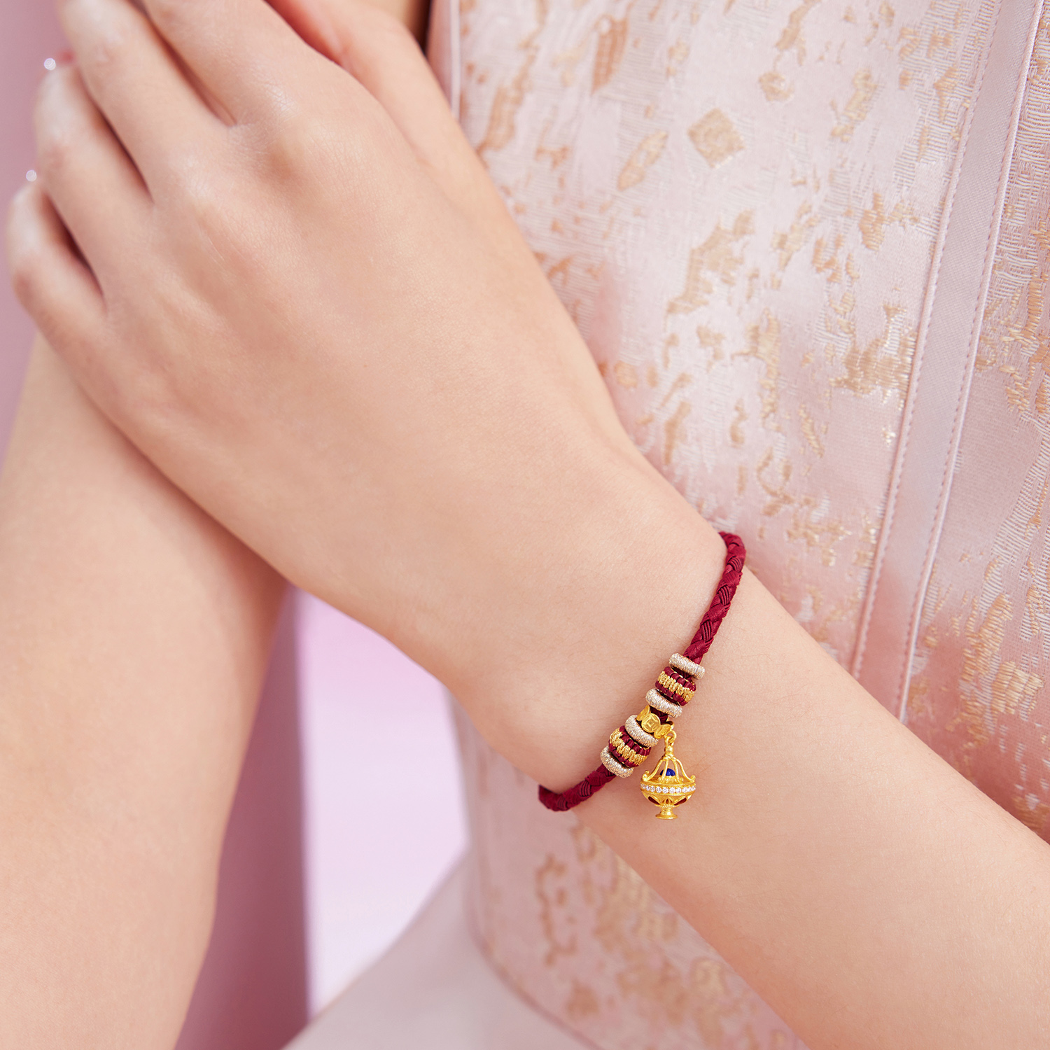 六福珠宝唐宫夜宴联名唐小珠黄金转运珠钻石挂坠DIY红绳032458PA