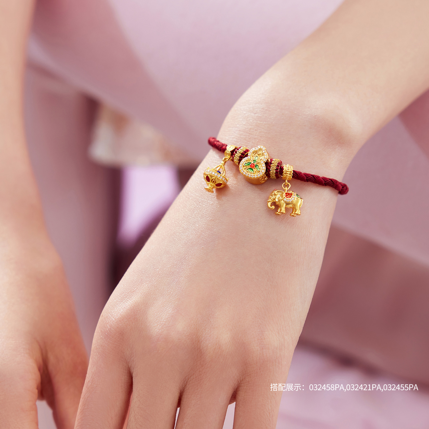 六福珠宝唐宫夜宴联名唐小珠黄金转运珠钻石挂坠DIY红绳032458PA