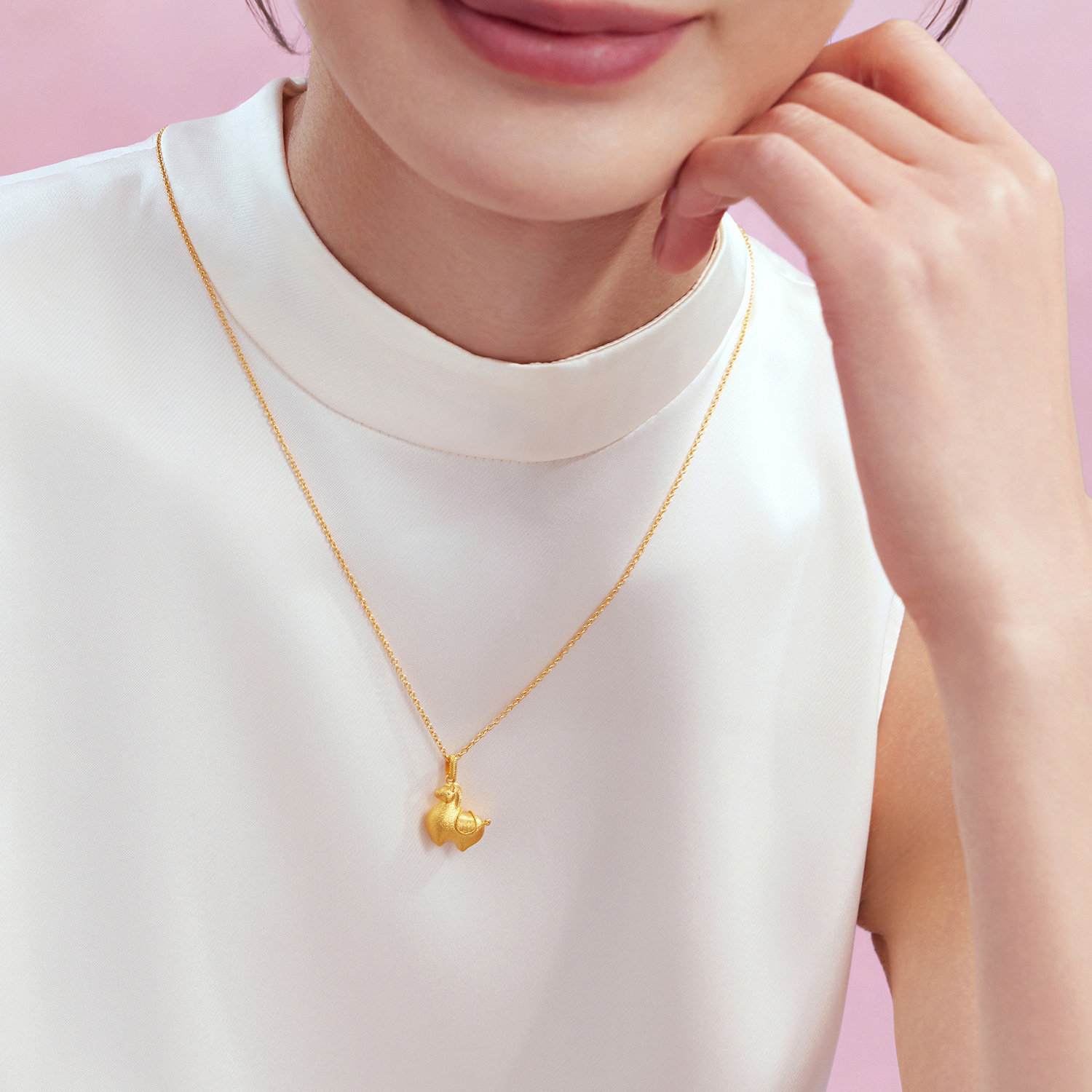 六福珠宝唐宫夜宴联名唐彩墩墩马黄金项链生肖金吊坠计价034560NA【1V1直播看货】