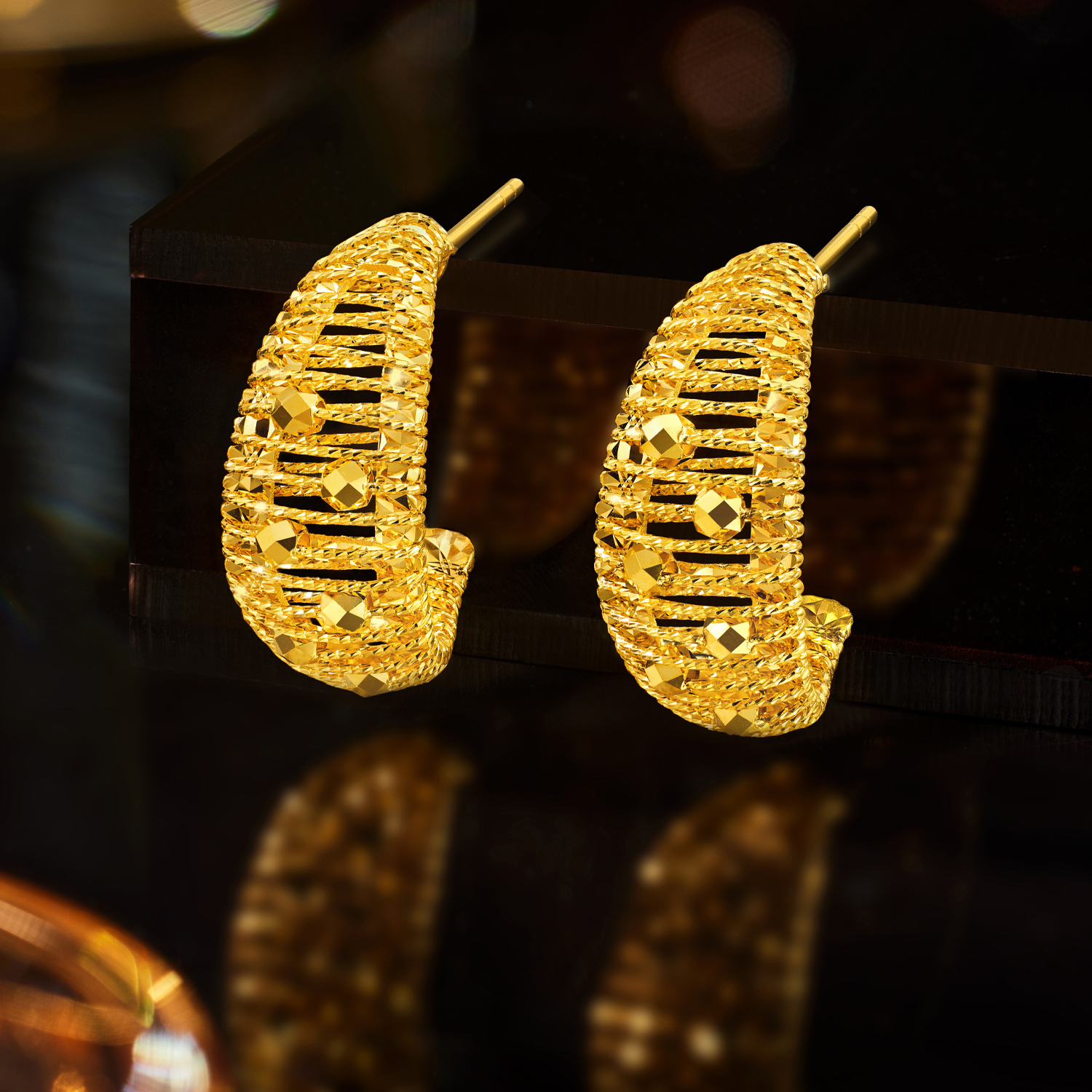 六福珠宝光影金星月黄金耳钉女闪耀C字手工编织耳饰计价GJG0214DS