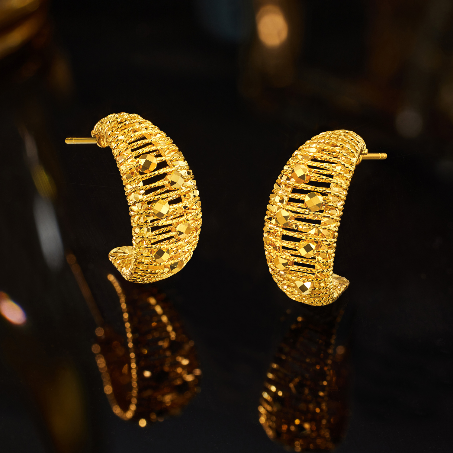 六福珠宝光影金星月黄金耳钉女闪耀C字手工编织耳饰计价GJG0214DS