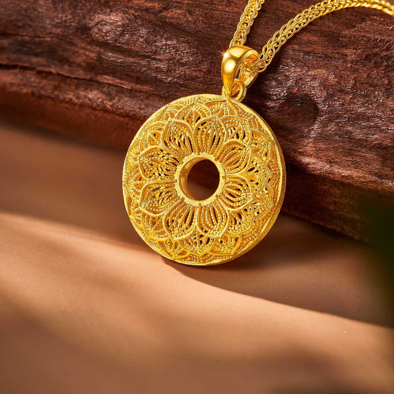 六福珠宝宝相花开黄金吊坠女款镂空花丝足金平安扣计价G13G0002DS【联系客服补货】