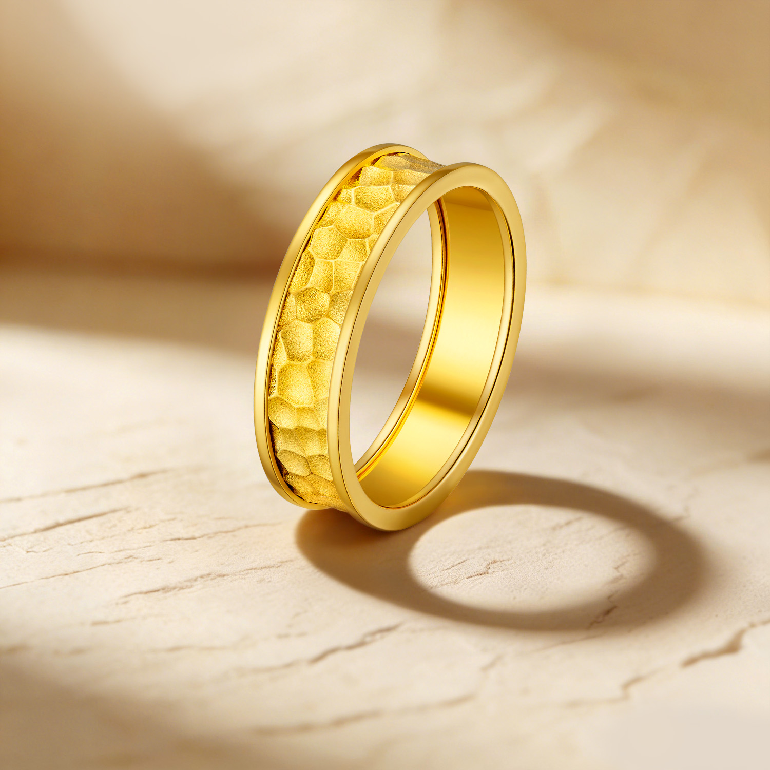 六福珠宝Goldstyle锤纹黄金戒指足金情侣对戒男款定价HMA15I40091【联系客服补货】