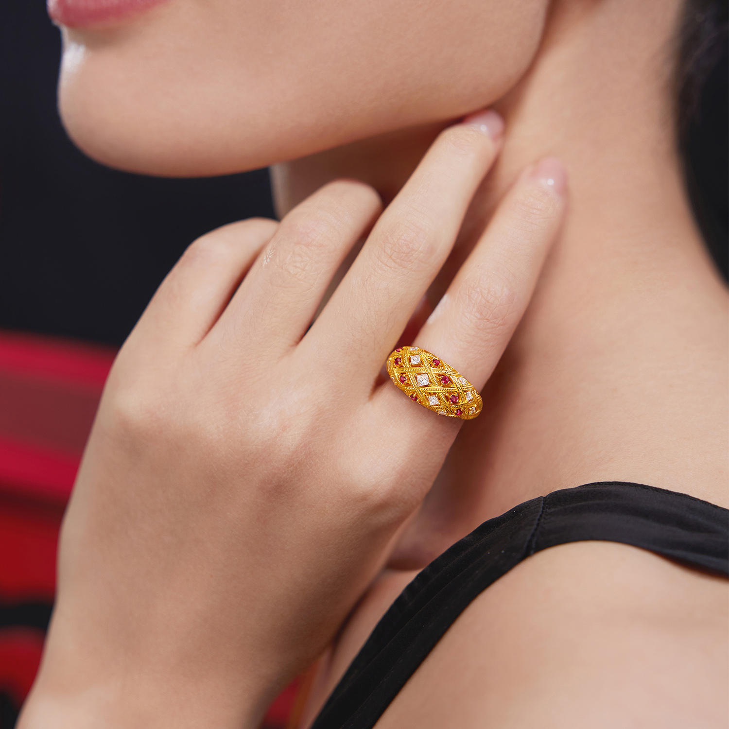 六福珠宝唐宫夜宴联名唐彩菱黄金戒指钻石镂空红宝石金饰034539RA新品24