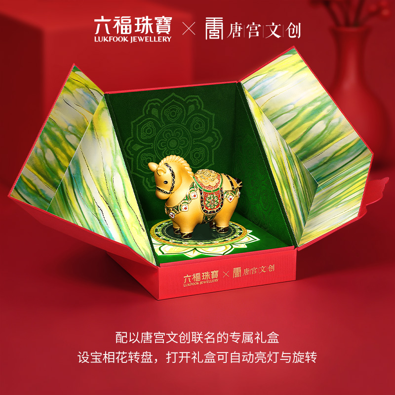 六福珠宝唐宫夜宴联名马上缘满运财墩墩马生肖实体黄金摆件DH0660