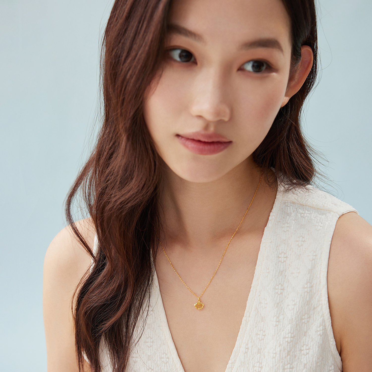 六福珠宝花瓣黄金项链女款5G手工编织贝壳足金吊坠计价GJG0144DS