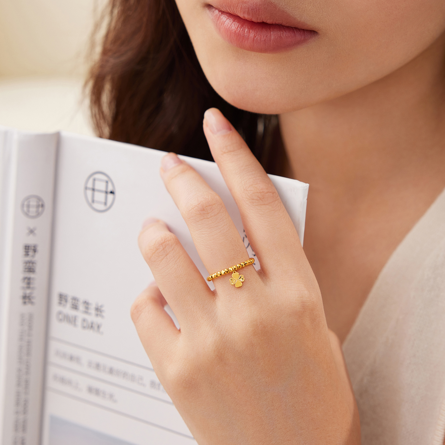 六福珠宝童心蹦迪珠黄金戒指女爱心四叶草足金戒指计价GJG0160DS情人节热销新品