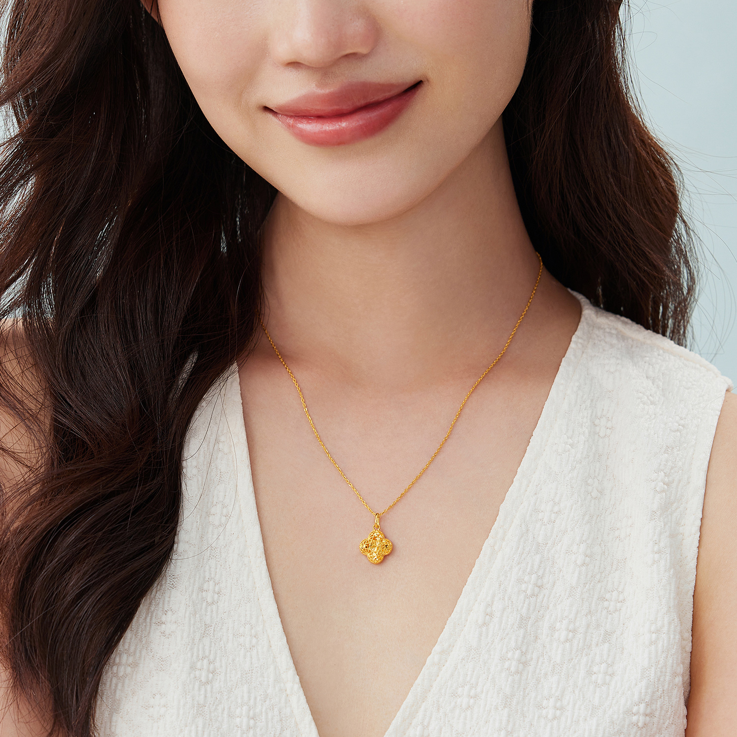 【店庆特惠】六福珠宝花海倾心黄金吊坠编织爱心桃花足金四叶花计价GJG0147DS