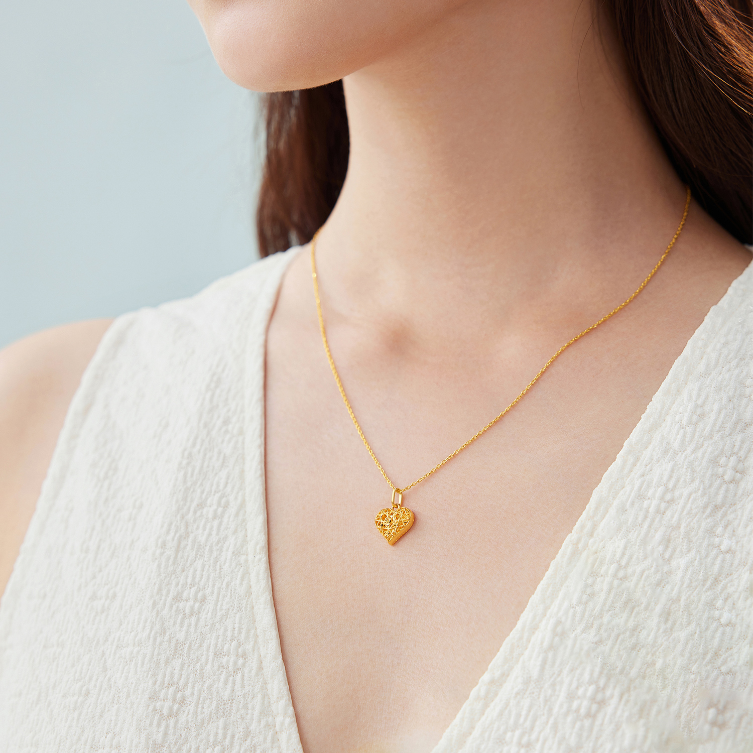 【店庆特惠】六福珠宝花海倾心黄金吊坠编织爱心桃花足金四叶花计价GJG0147DS